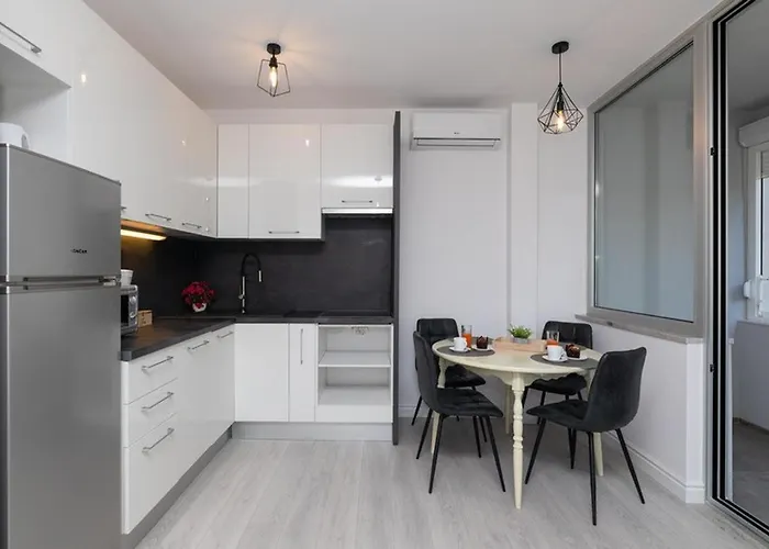 Leora Deluxe Appartement *