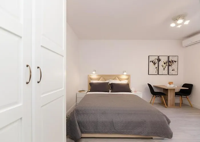 Leora Deluxe * Split