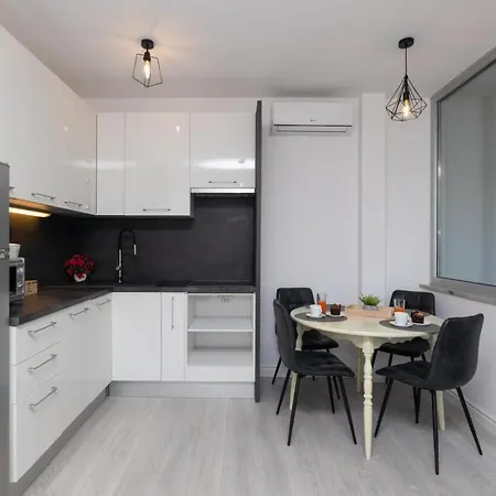 Leora Deluxe Apartman *