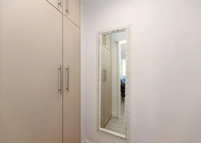 Leora Deluxe Апартаменти *